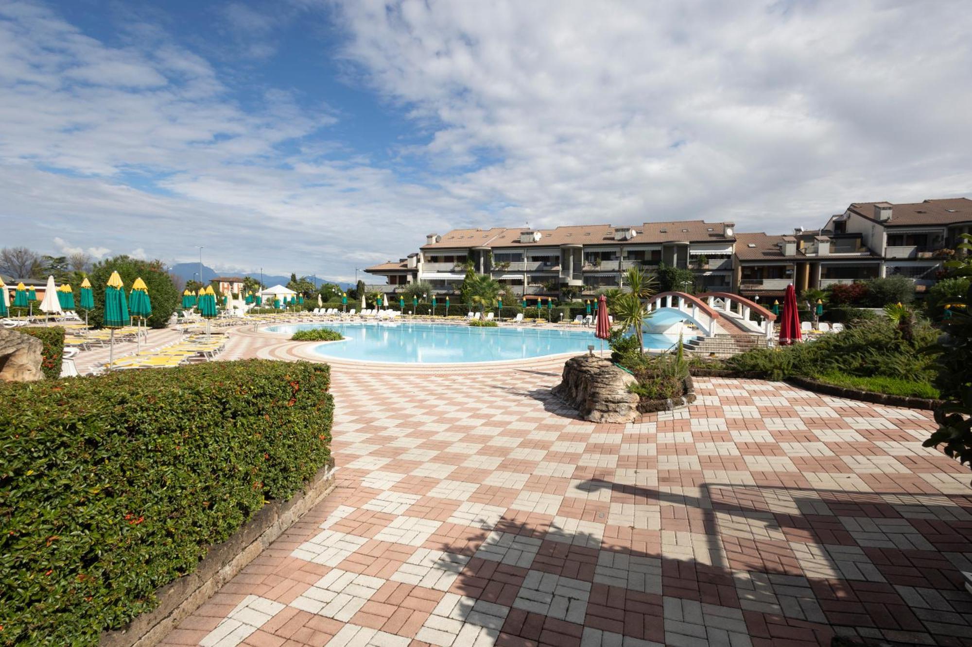 Lauri & Faggi Aparthotel Desenzano del Garda Exterior photo